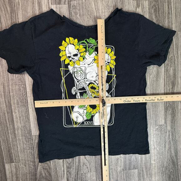 Black Graphic Skull Sunflower Tee Distressed Edge Crewneck Unisex Tee Shirt - Picture 3 of 6